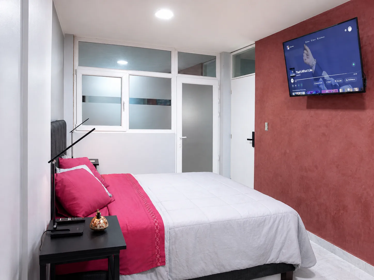 Amplia habitación con TV de 50