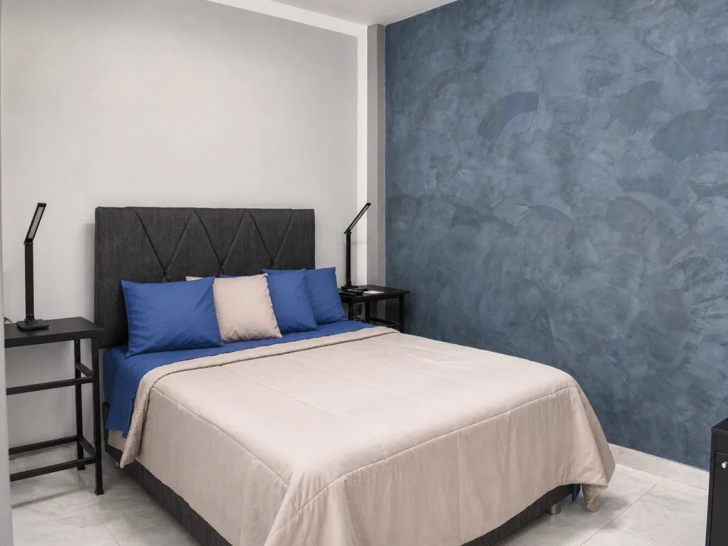 Cama matrimonial en la habitación El Astrónomo